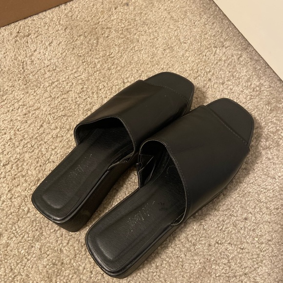 Platforms - Picture 1 of 3